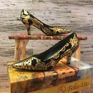 Never Worn Bella Vita Wow Kitten Heel Pump Sz 9